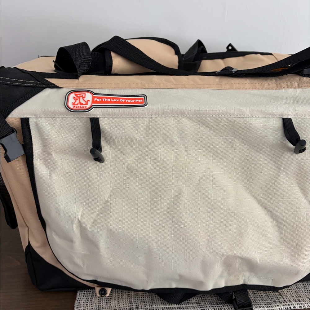 PETLUV Carrier